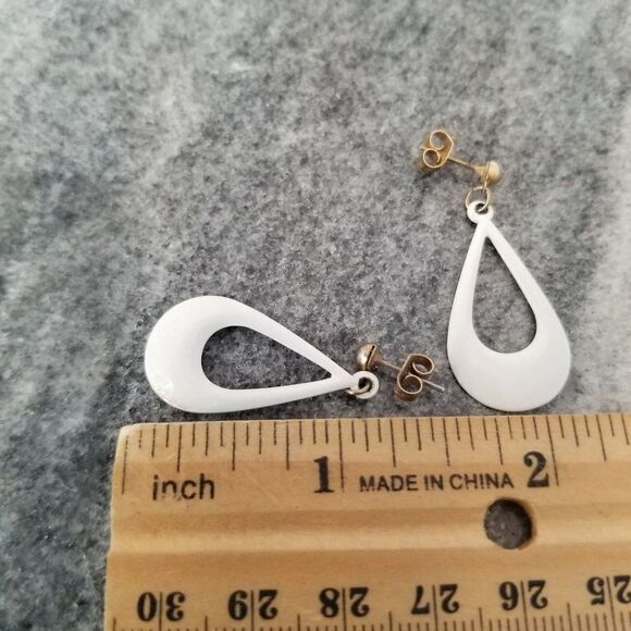 Vintage White Enamel Drop Shaped Dangle Earrings, Minimal Clean Design, Estate - Picture 4 of 5